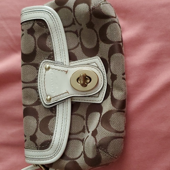 Coach wristlet - Picture 2 of 6